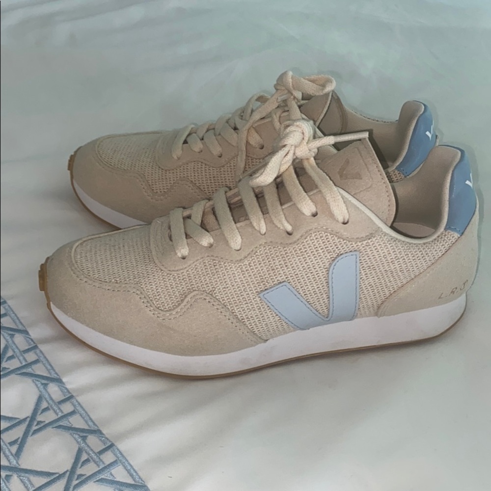 Veja Women's Cream and Light Blue Sneakers